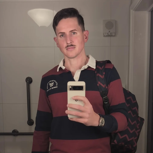 Meet your Posher, Sébastien - Picture 1 of 1